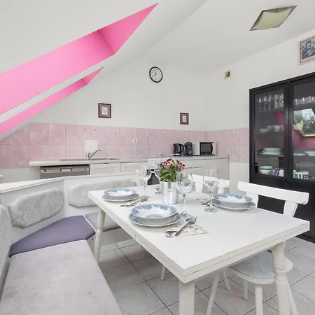 Lägenhet Centrum Ratuszowa Pink By Renters